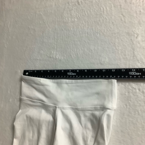 Alo Yoga White Cropped Leggings Sz XS - Picture 5 of 7